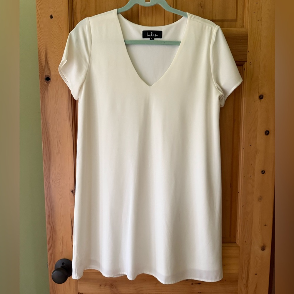 Lulu's White V-Neck Short Sleeve Dress